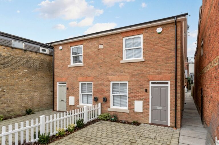 2 Rosebriar Cottages 01 weybridge